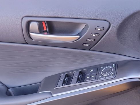 Used 2025 Lexus IS 500 image 17