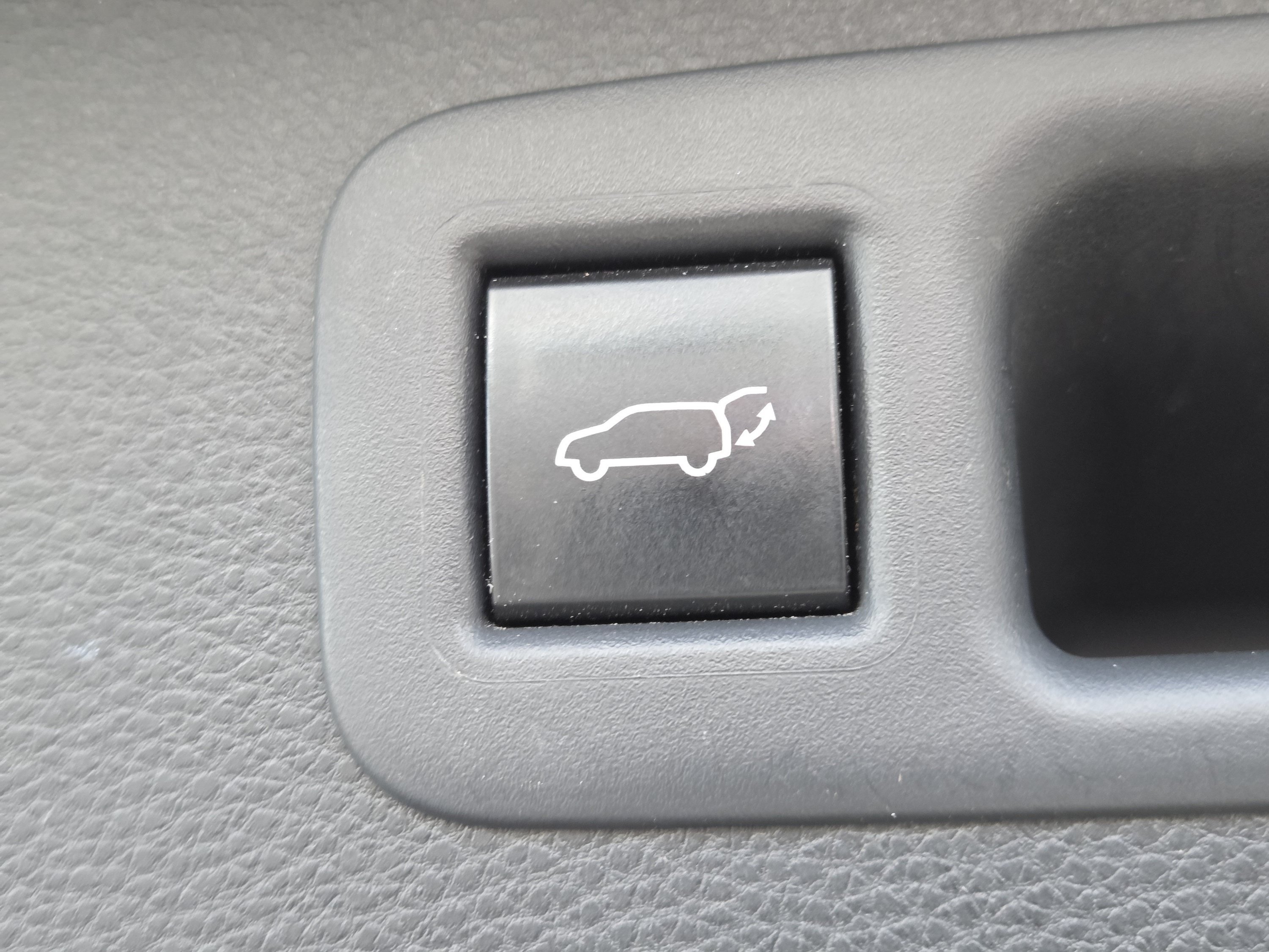 Used 2023 Toyota Highlander XLE AWD/4WD image 32