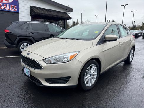 Used 2018 Ford Focus SE image 2