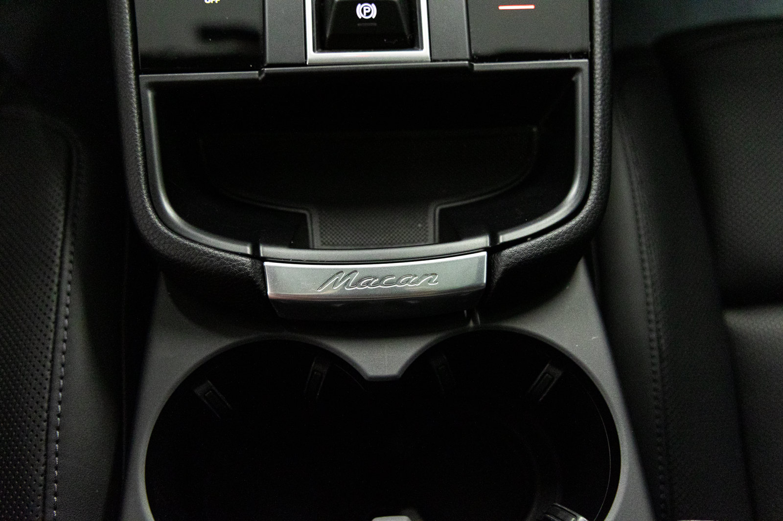 Used 2025 Porsche Macan AWD/4WD image 35