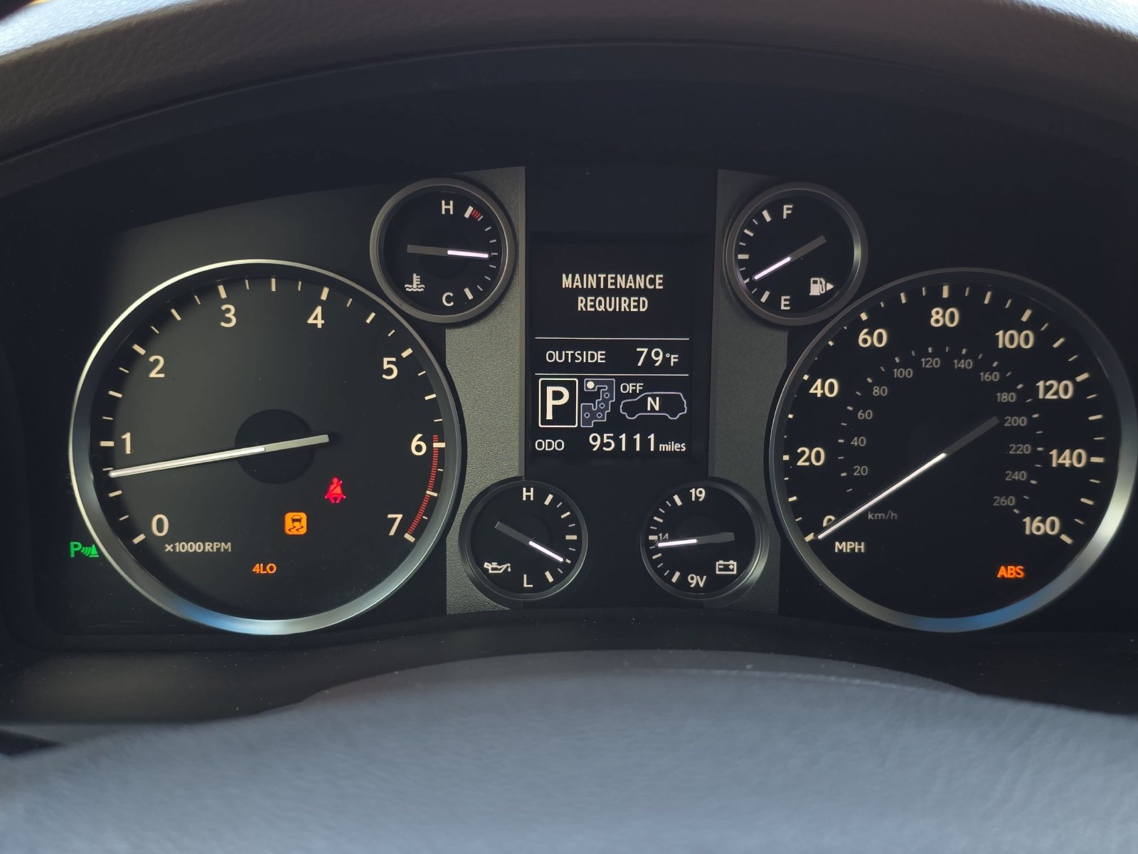 Used 2015 Lexus LX 570 4WD w/ Luxury Package image 16