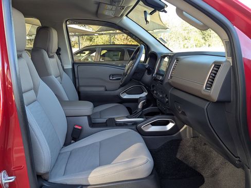 Used 2022 Nissan Frontier SV w/ Technology Package image 27