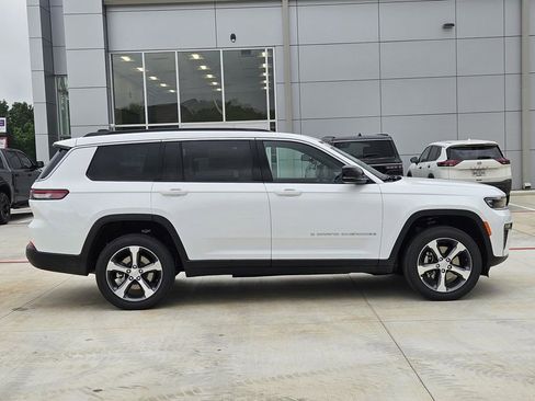 New 2026 Jeep Grand Cherokee L Limited RWD image 9