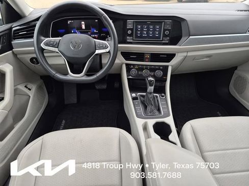 Used 2023 Volkswagen Jetta SE w/ Panoramic Sunroof Package FWD image 23