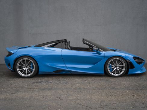 Used 2026 McLaren 750S Spider RWD image 6