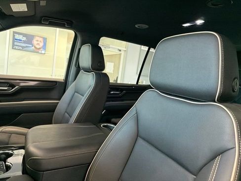 Used 2025 GMC Yukon Elevation w/ LPO, Elevation Black Package AWD/4WD image 16