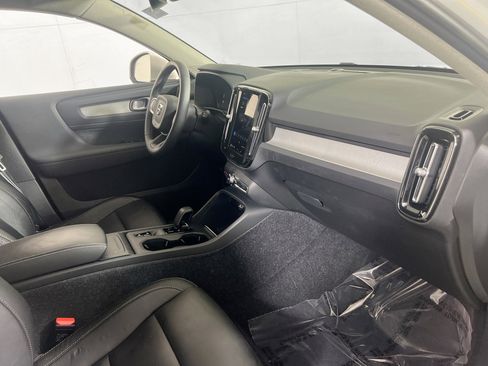Used 2023 Volvo XC40 B5 Core w/ Climate Package AWD/4WD image 28