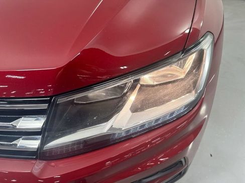 Used 2018 Volkswagen Tiguan SEL AWD/4WD image 28
