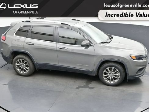 Used 2019 Jeep Cherokee Latitude Plus w/ Comfort/Convenience Group FWD image 19