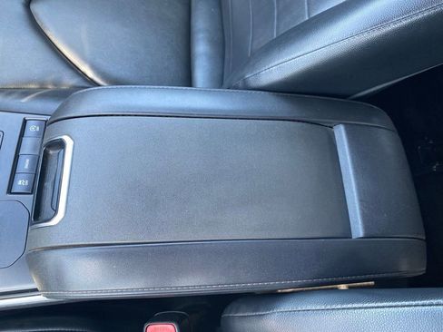 Used 2020 Toyota Highlander XLE FWD image 28