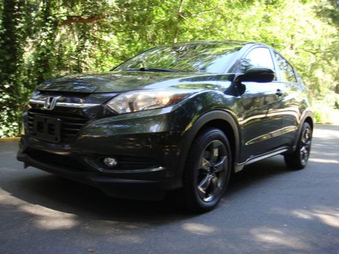 Used 2018 Honda HR-V EX image 2