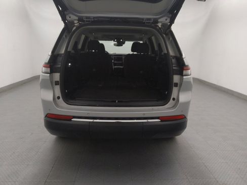 Used 2021 Jeep Grand Cherokee L Laredo w/ Luxury Tech Group I AWD/4WD image 29
