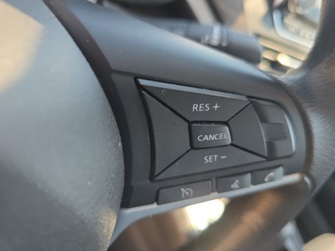 Used 2025 Nissan Altima 2.5 SV FWD image 21