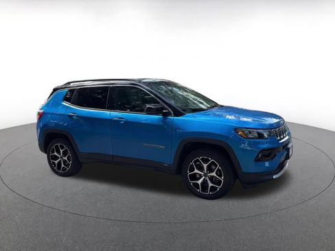 Used 2025 Jeep Compass Limited AWD/4WD image 2