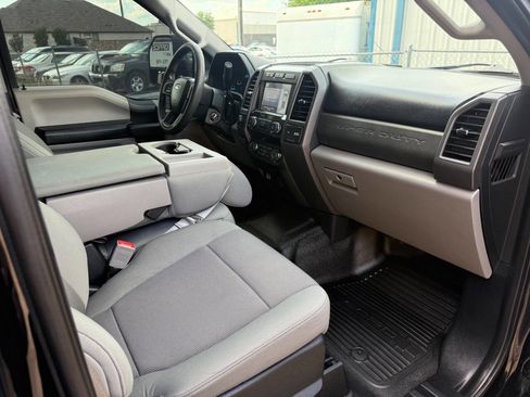 Used 2019 Ford F250 XL w/ STX Appearance Package image 11