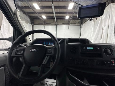 Used 2024 Ford E-350 and Econoline 350 Super Duty image 17