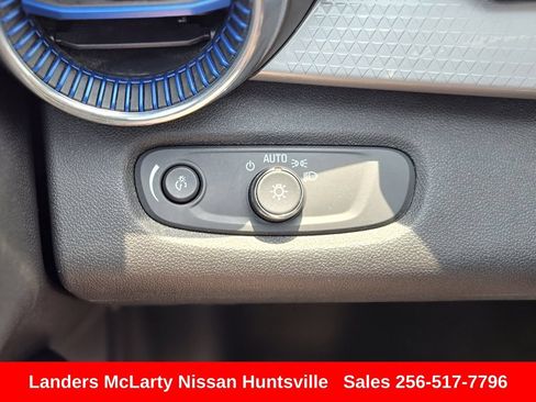 Used 2025 Chevrolet Trax LT FWD image 24