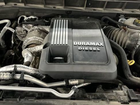 Used 2022 Chevrolet Silverado 1500 LT AWD/4WD image 25