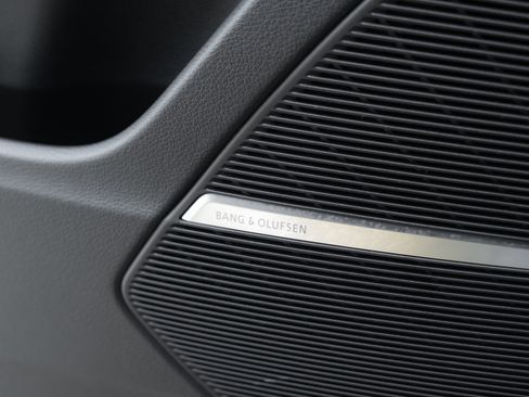 Used 2022 Audi Q8 Premium Plus w/ Premium Plus Package image 21