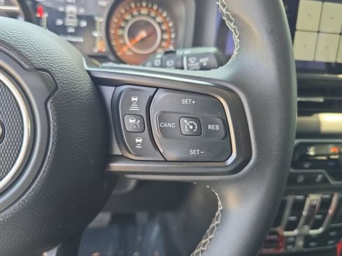 Used 2025 Jeep Wrangler Unlimited Rubicon AWD/4WD image 25