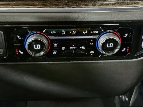 Used 2025 Chevrolet Silverado 1500 LT AWD/4WD image 16