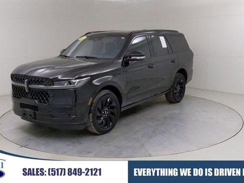 Used 2025 Lincoln Navigator Reserve w/ Jet Appearance Package AWD/4WD image 1