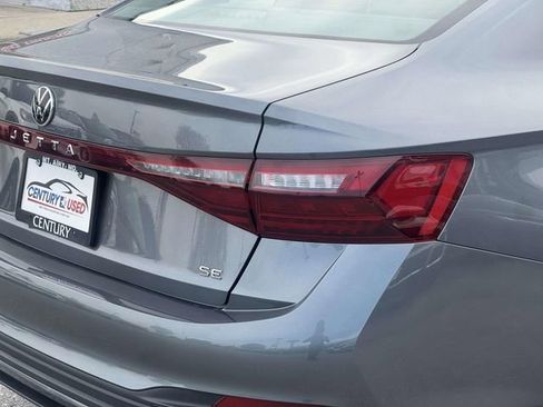 Used 2025 Volkswagen Jetta SE FWD image 9