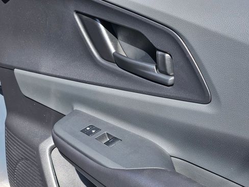 Used 2025 Toyota Prius LE image 34