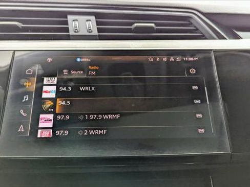 Used 2021 Audi e-tron Premium w/ Convenience Plus Package image 28