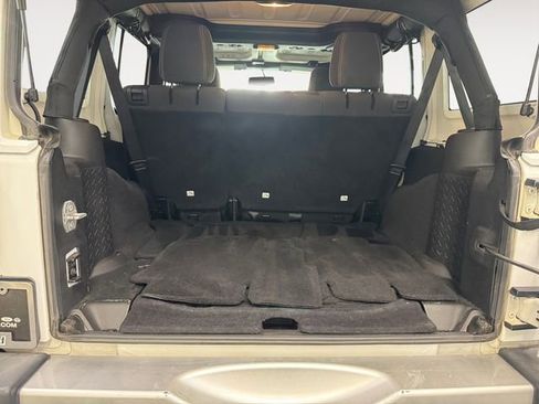 Used 2018 Jeep Wrangler Unlimited Sahara image 14