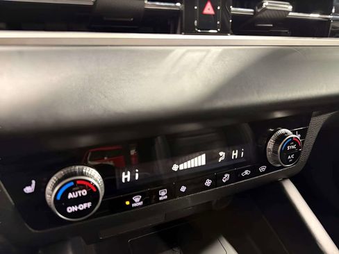 Used 2023 Mitsubishi Outlander SE AWD/4WD image 31