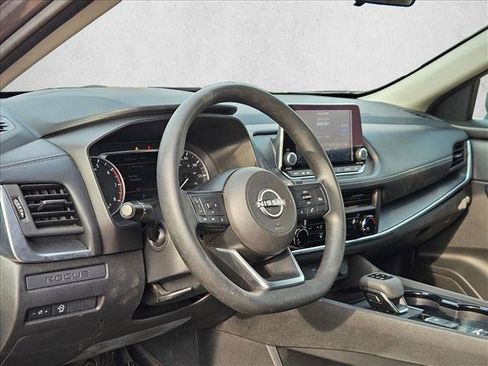 Used 2024 Nissan Rogue S FWD image 9