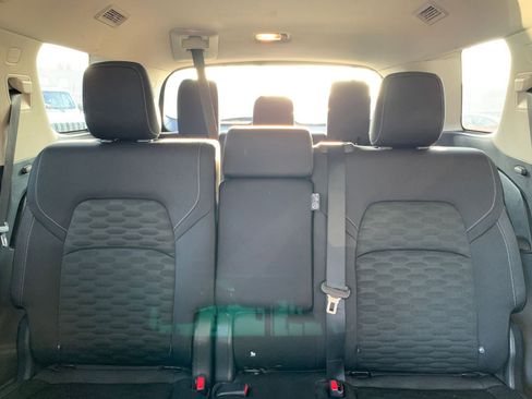 Used 2025 Nissan Pathfinder SV image 40