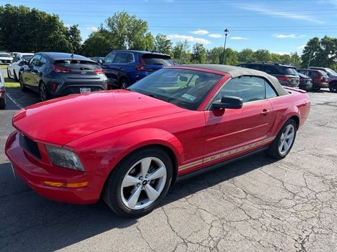 Used 2007 Ford Mustang Convertible RWD image 4