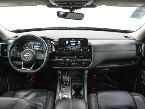 Used 2023 Nissan Pathfinder SL AWD/4WD image 14