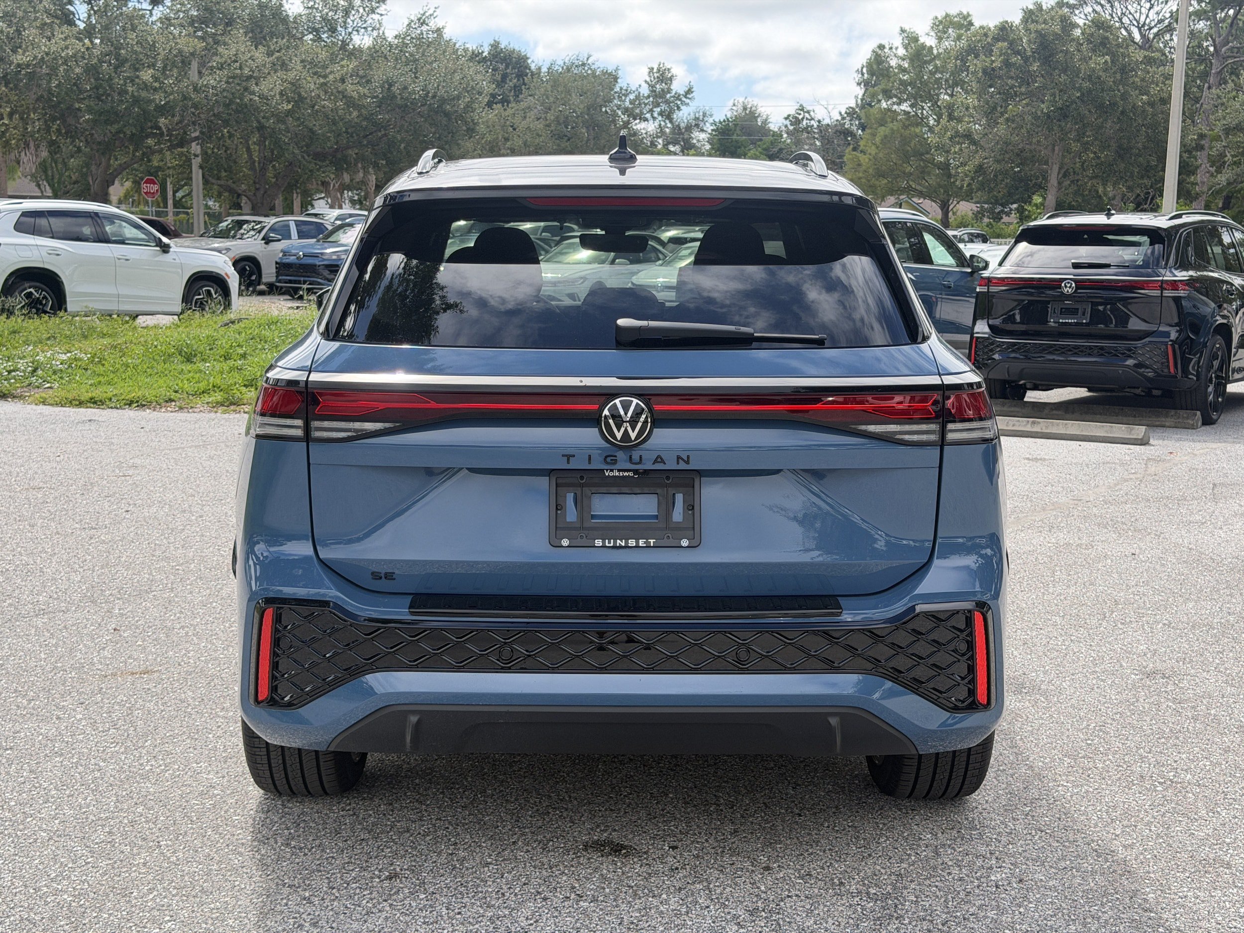 New 2026 Volkswagen Tiguan SE R-Line FWD image 6