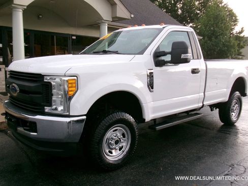 Used 2017 Ford F250 XL w/ Power Equipment Group AWD/4WD image 1