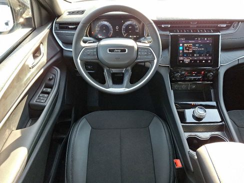 New 2025 Jeep Grand Cherokee L Laredo image 7