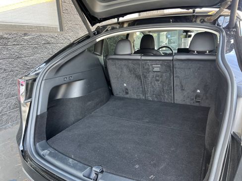 Used 2022 Tesla Model Y Performance image 16