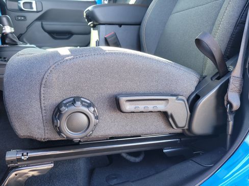 Used 2026 Jeep Wrangler Sport S image 16