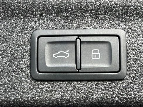 Used 2023 Audi Q3 2.0T Premium image 35