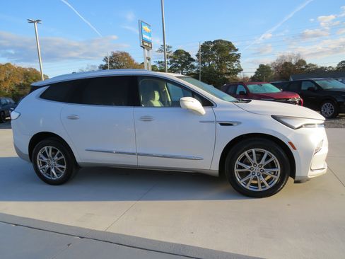 Used 2023 Buick Enclave Premium w/ Experience Buick Package image 6