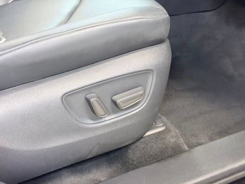 Used 2021 Toyota Highlander XLE AWD/4WD image 39