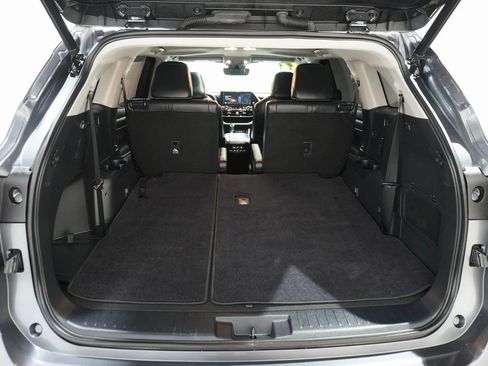 Certified 2023 Toyota Highlander L image 6