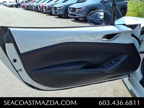 Used 2019 MAZDA MX-5 Miata Club w/ I-ACTIVSENSE Club Package RWD image 12