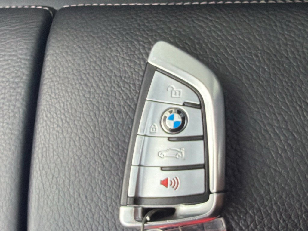 Used 2020 BMW 745e xDrive AWD/4WD image 23