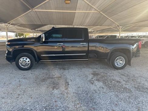 Used 2024 Chevrolet Silverado 3500 High Country image 4