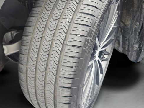 Used 2023 BMW 530e w/ Premium Package image 36