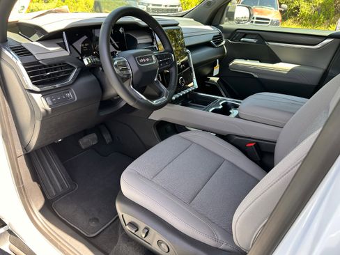 New 2025 GMC Acadia Elevation image 8