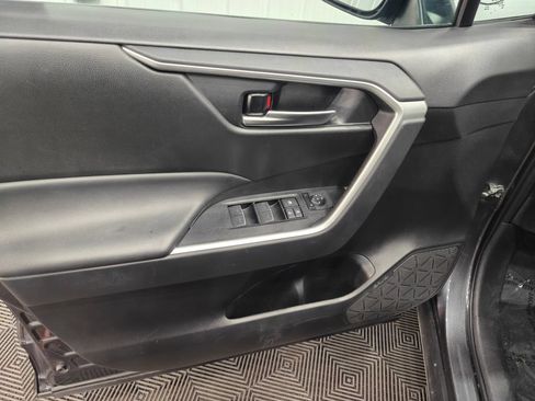 Used 2025 Toyota RAV4 XLE AWD/4WD image 38